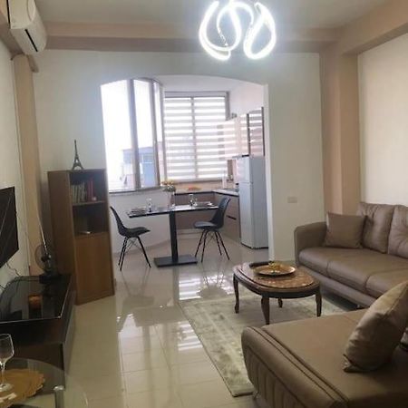 Cozy 1-Bedroom Flat, Beachside Драч Екстериор снимка